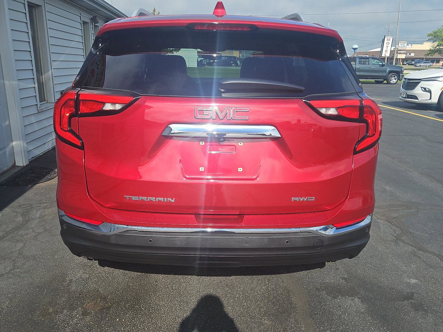 Used 2019 GMC Terrain SLT w/ Preferred Package AWD/4WD image 4