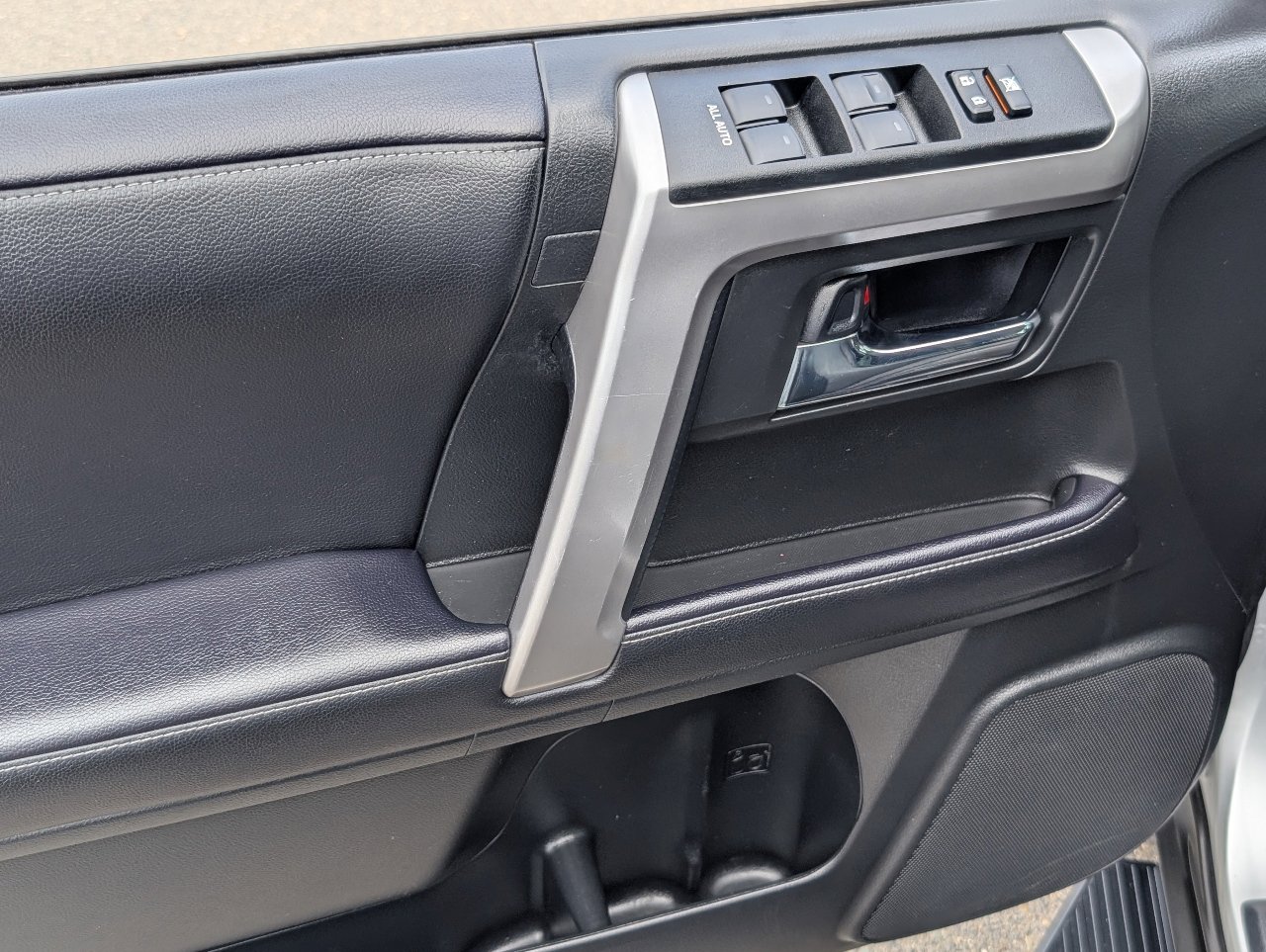 Used 2022 Toyota 4Runner SR5 Premium w/ Moonroof Package RWD image 16
