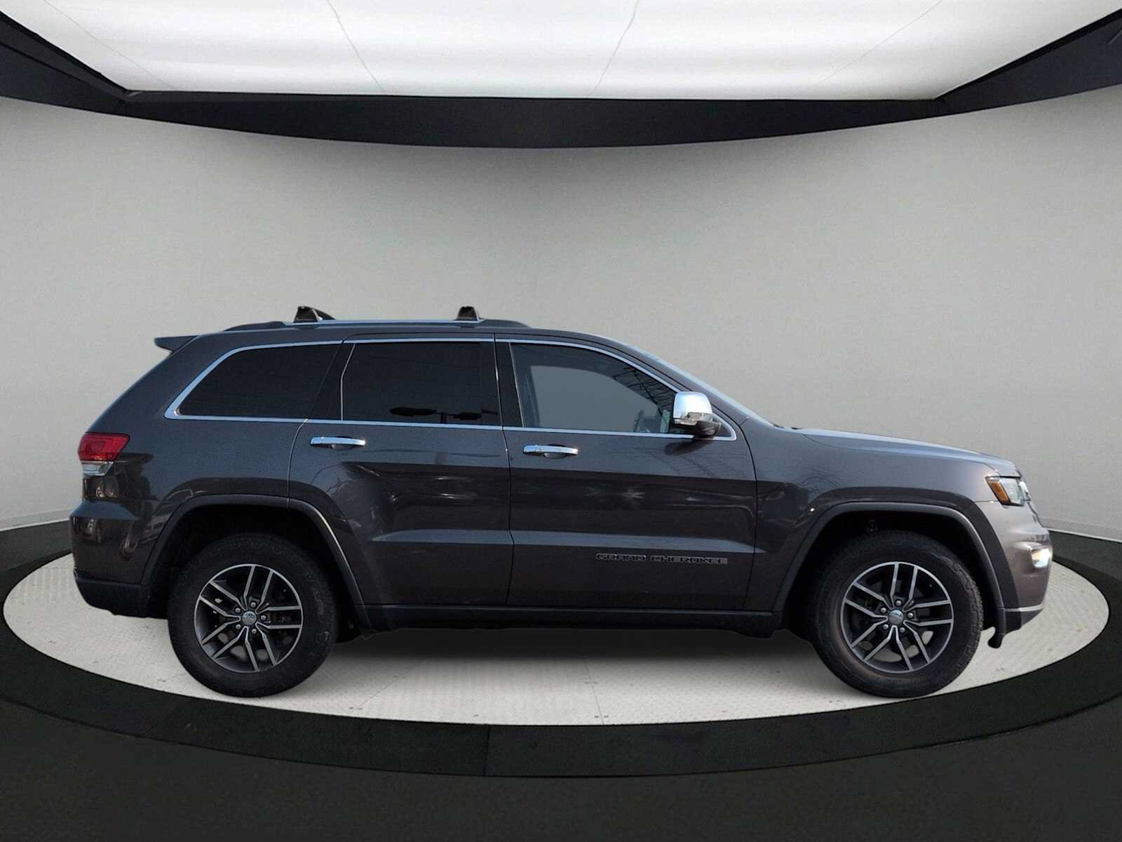 Used 2017 Jeep Grand Cherokee Limited w/ Luxury Group II AWD/4WD image 9