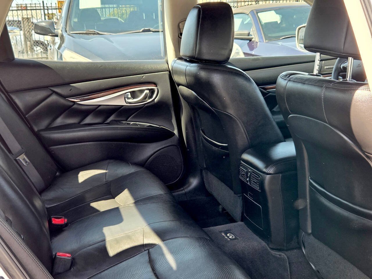 Used 2012 INFINITI M35 w/ Premium Pkg RWD image 30