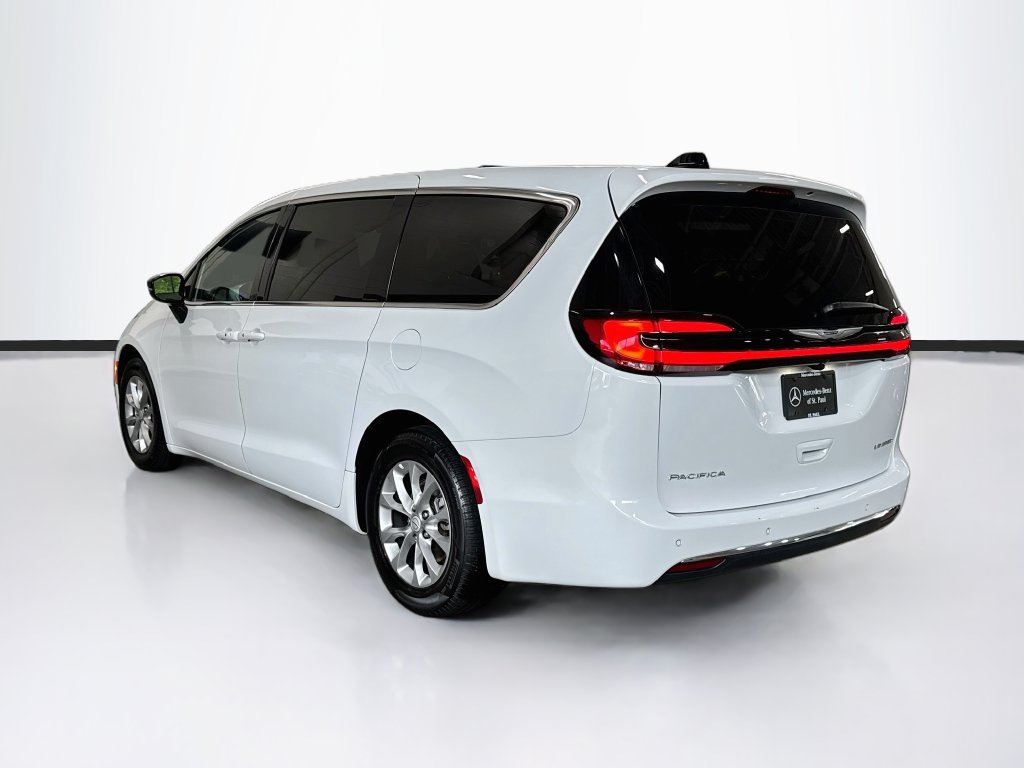 Used 2026 Chrysler Pacifica Limited FWD image 7