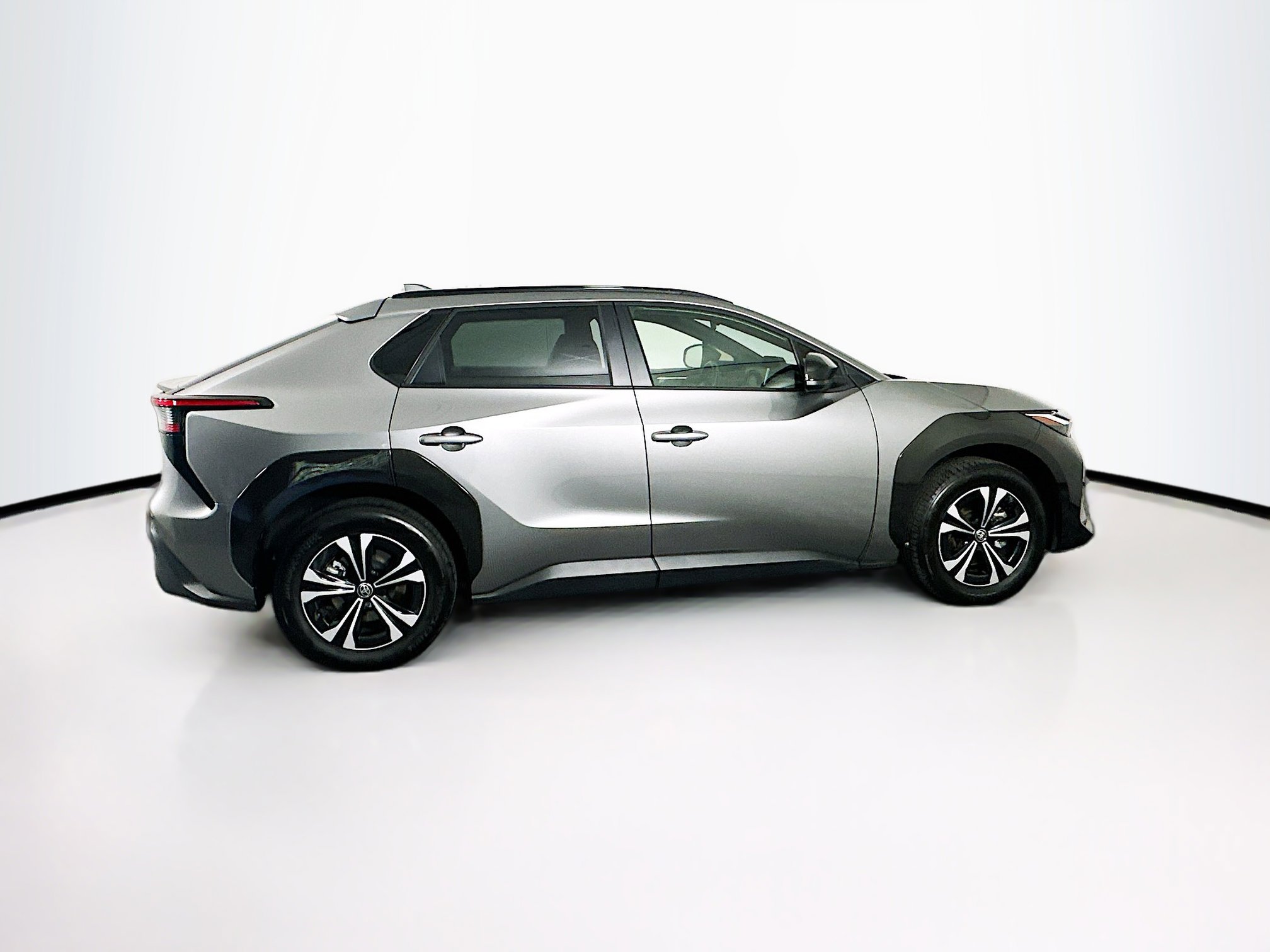 Used 2024 Toyota bZ4X XLE w/ Weather Package FWD image 10