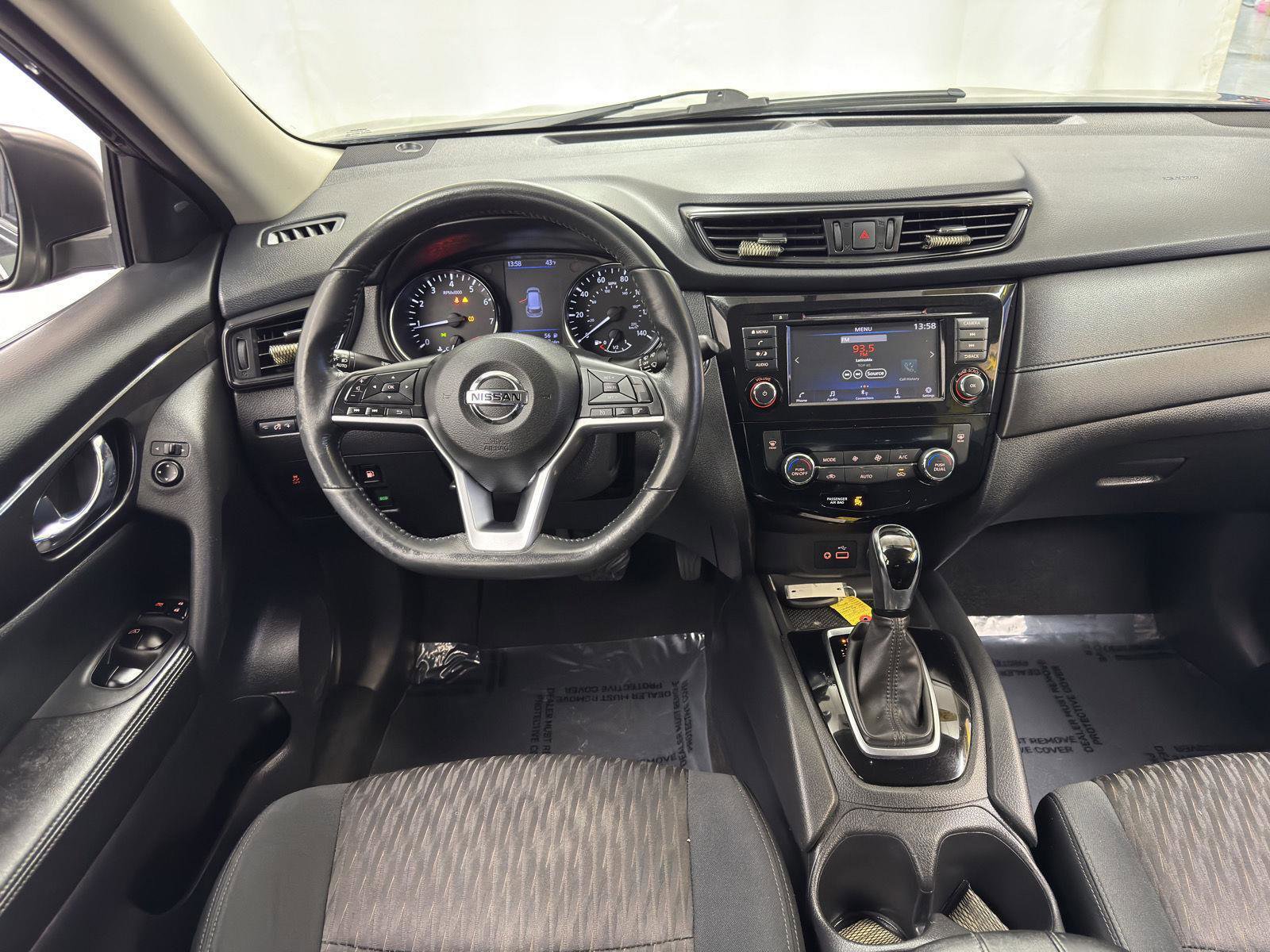 Used 2018 Nissan Rogue SV image 30