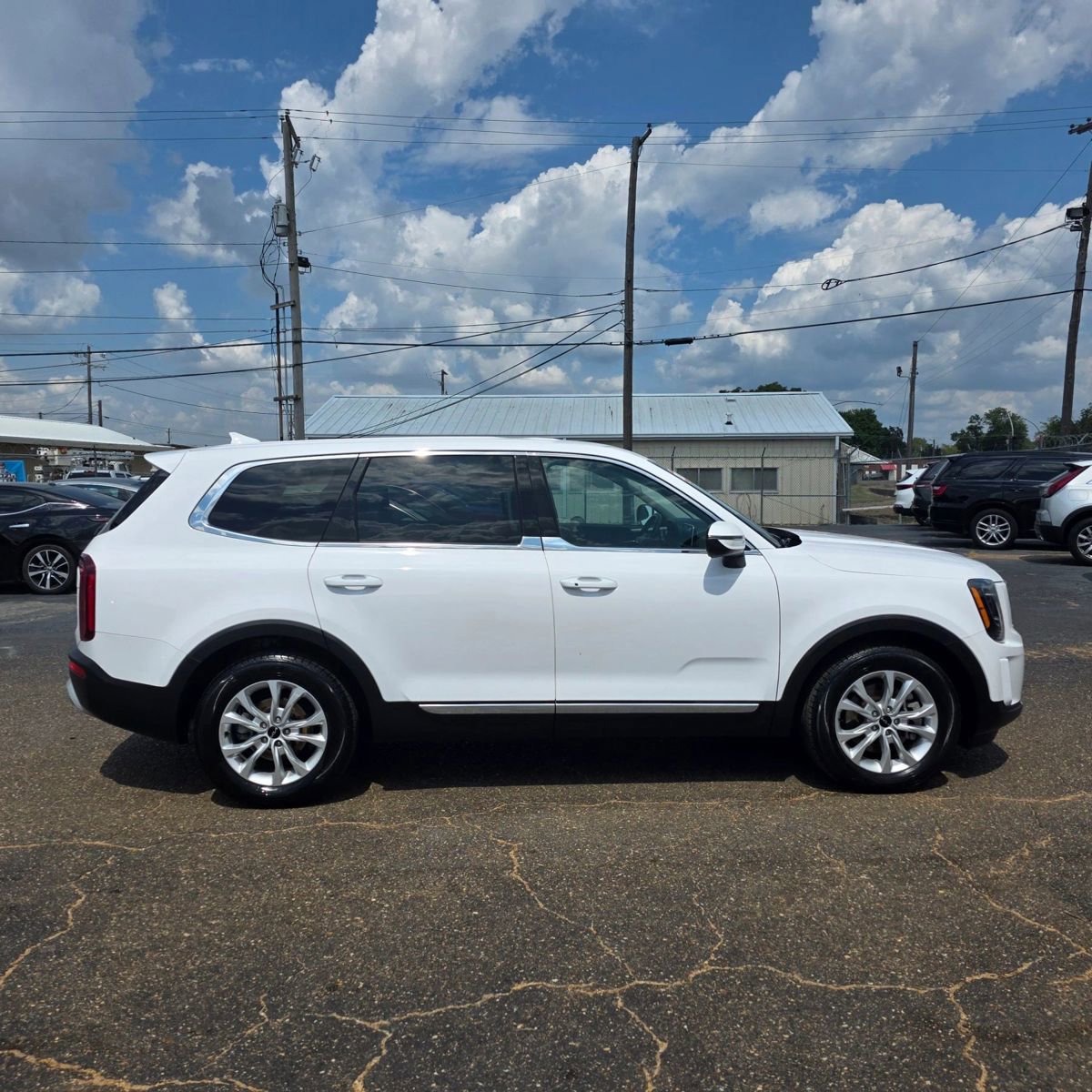 Used 2022 Kia Telluride LX image 5
