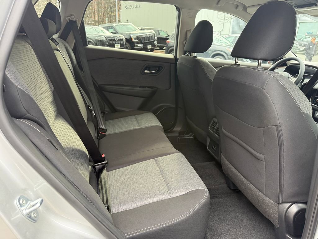 Used 2023 Nissan Rogue SV AWD/4WD image 30