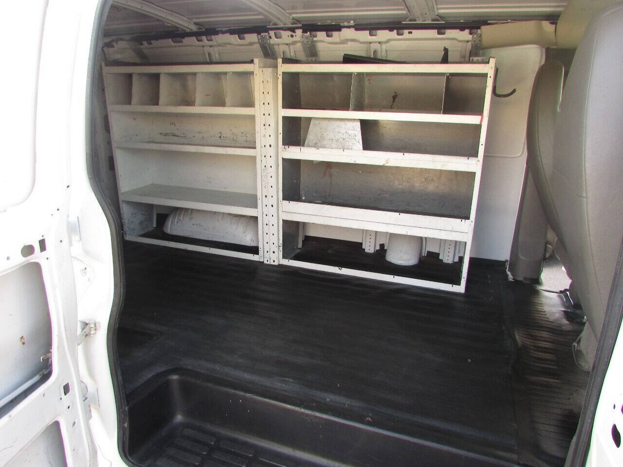 Used 2012 Chevrolet Express 1500 RWD image 18