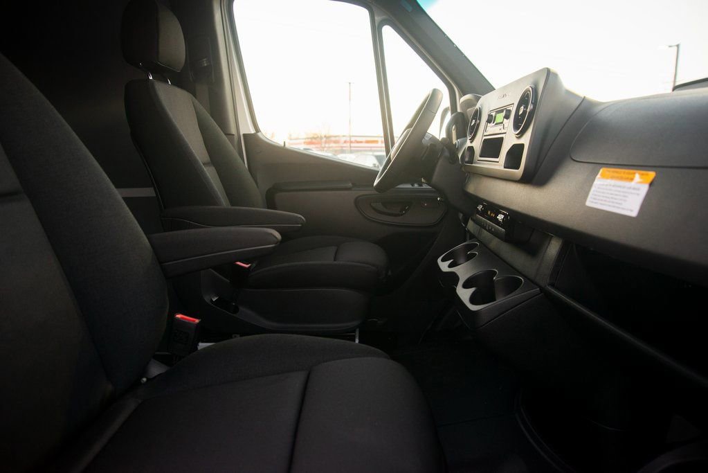 Used 2025 Mercedes-Benz Sprinter 2500 image 30