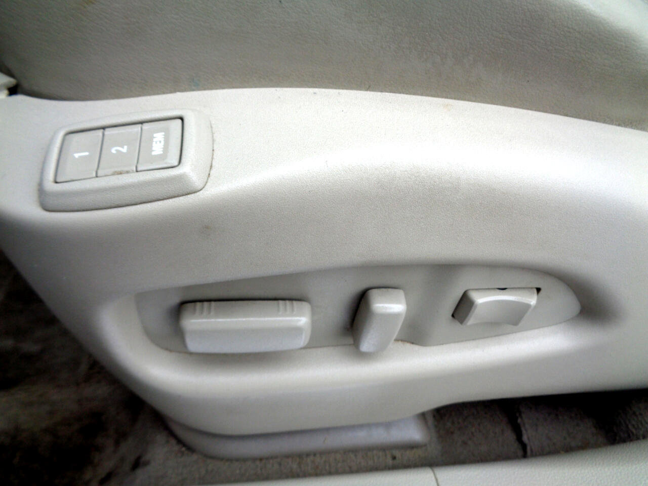 Used 2011 Cadillac SRX Luxury image 23