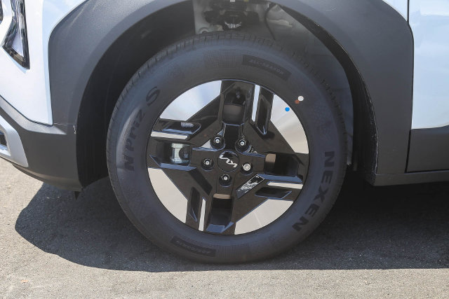New 2027 Kia Seltos LX FWD image 19