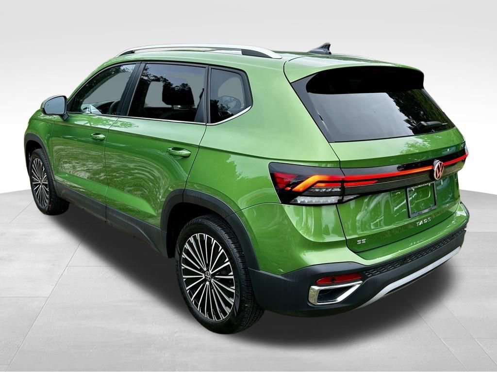 Certified 2025 Volkswagen Taos SE w/ Panoramic Sunroof Package image 7