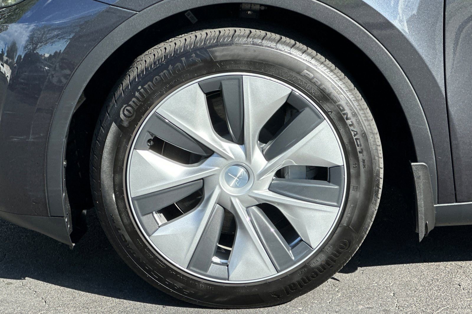 Used 2024 Tesla Model Y Long Range image 32