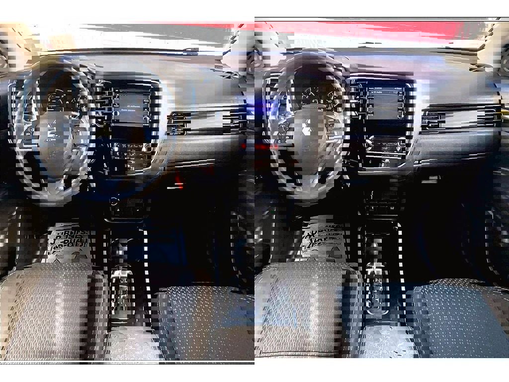 Used 2020 Mitsubishi Outlander ES image 16