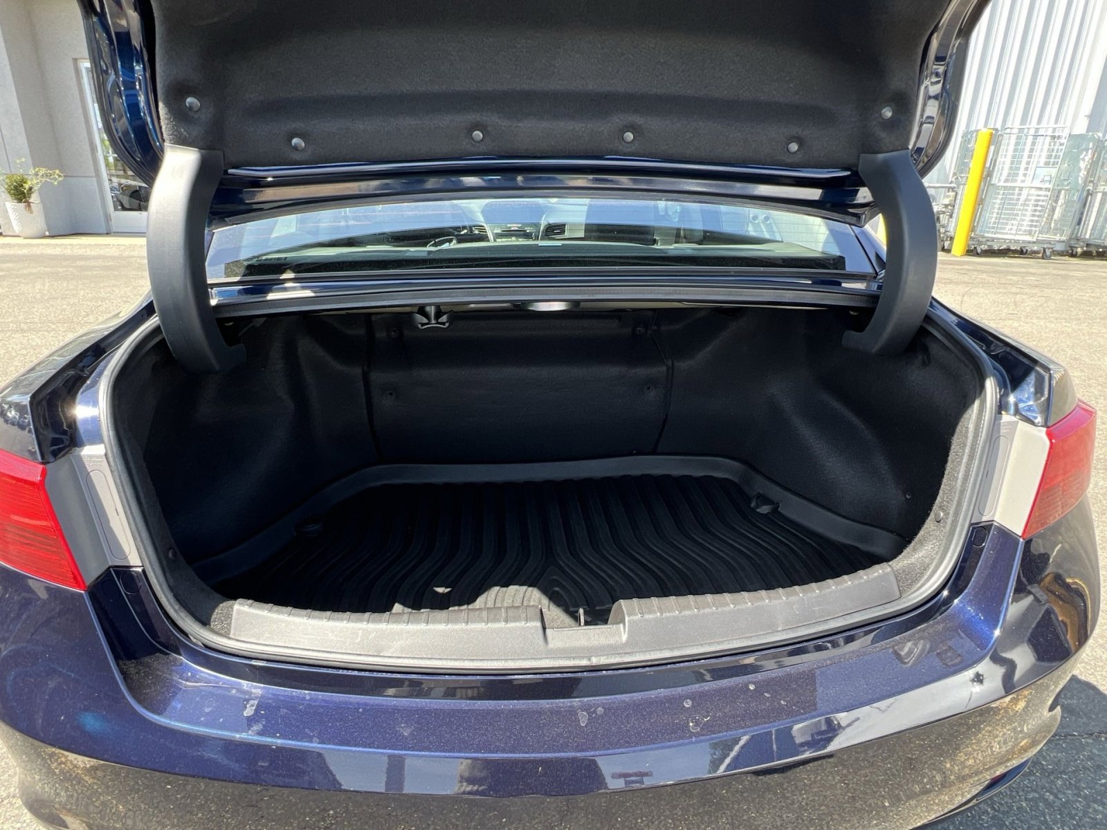 Used 2013 Acura ILX Hybrid w/ Technology Package image 28