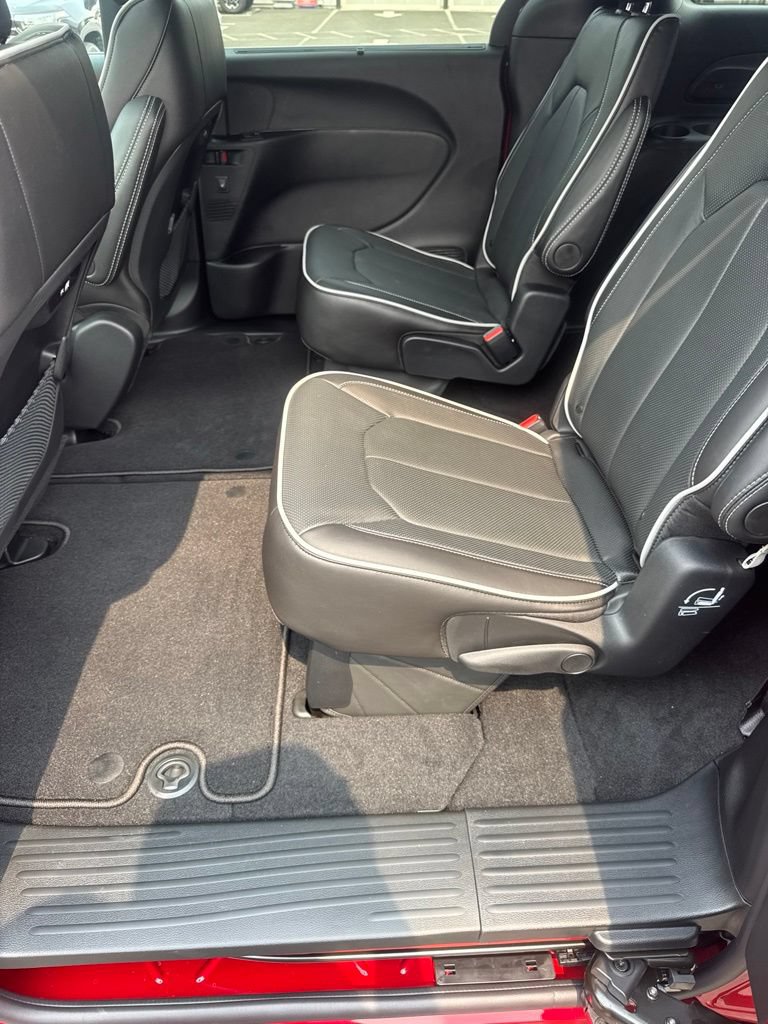 New 2027 Chrysler Pacifica Limited AWD/4WD image 12