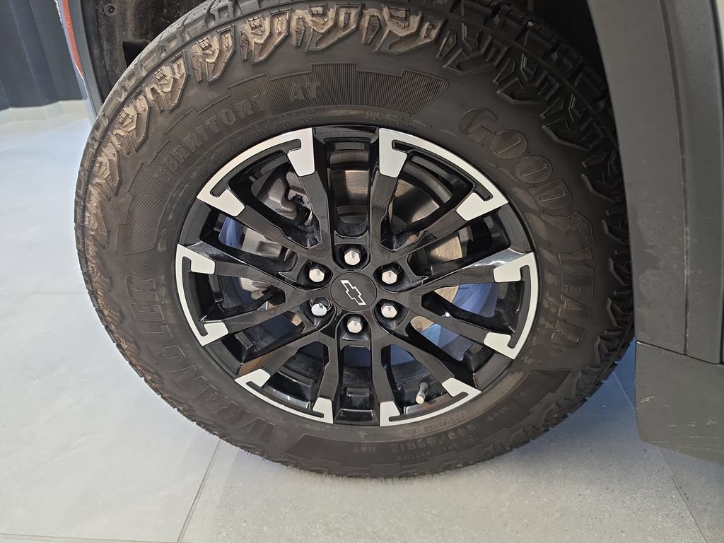 Used 2024 Chevrolet Traverse Z71 AWD/4WD image 35