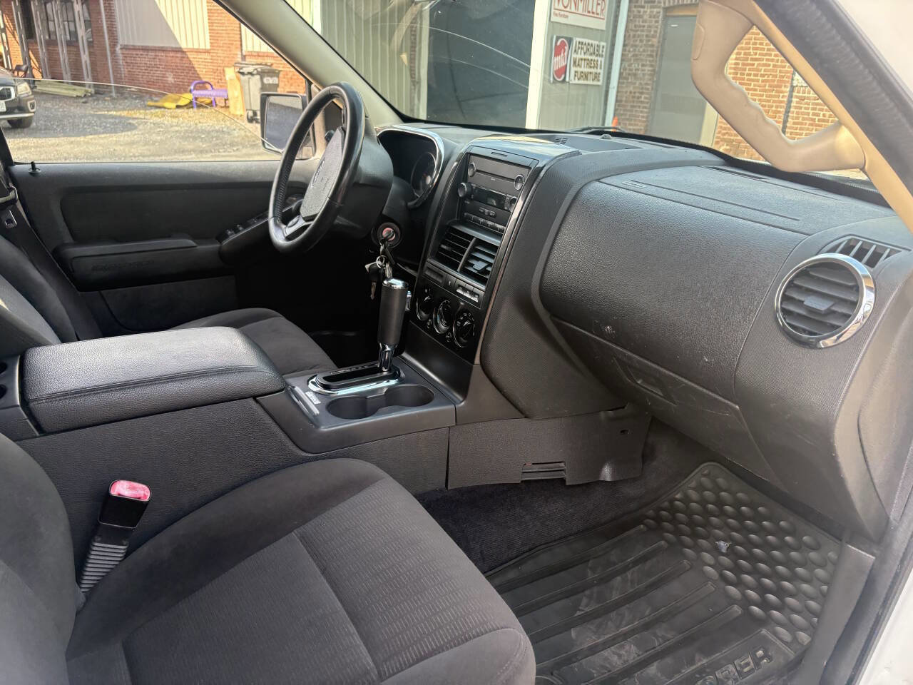 Used 2010 Ford Explorer XLT image 10