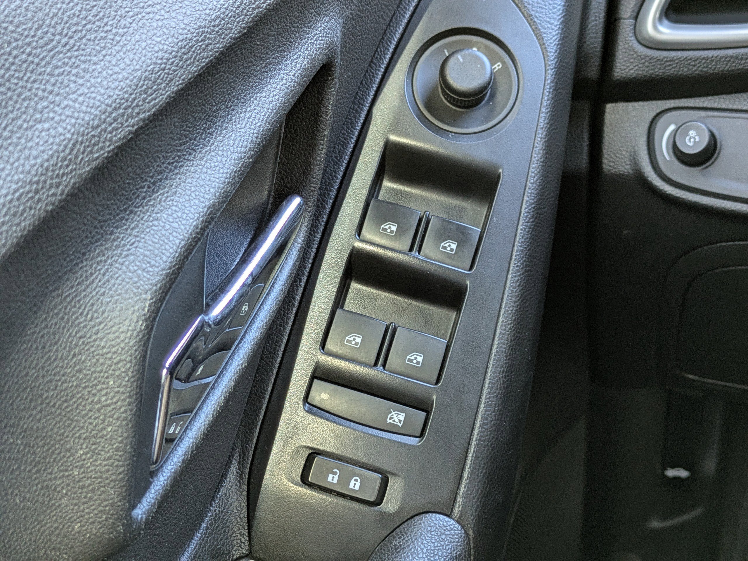 Used 2019 Chevrolet Trax LT w/ LT Convenience Package image 19