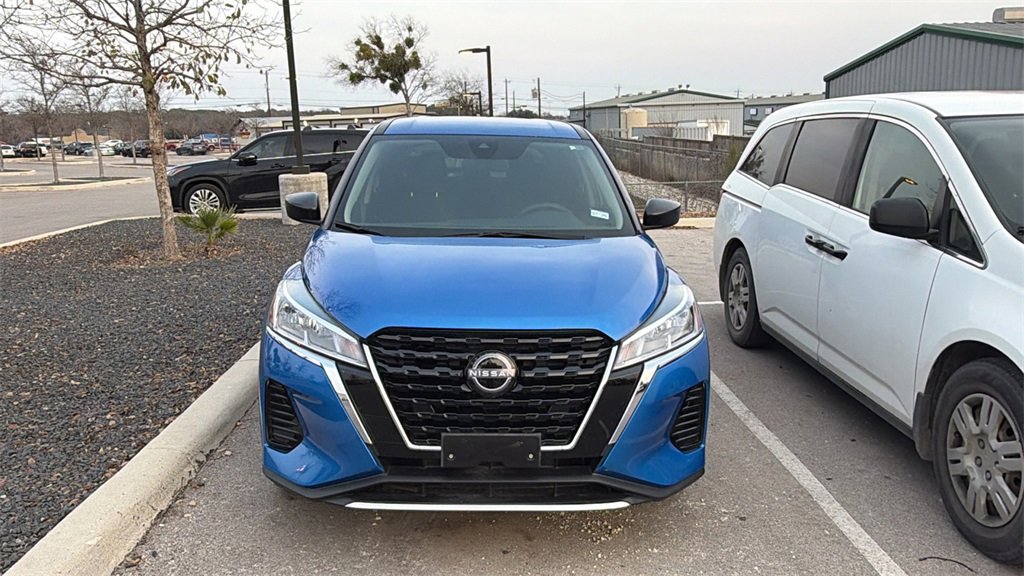 Used 2023 Nissan Kicks S image 2