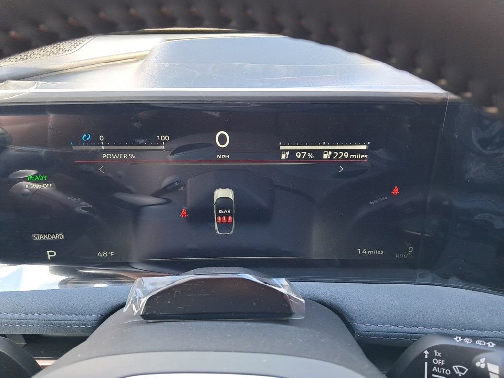 New 2025 Nissan Ariya Platinum image 16