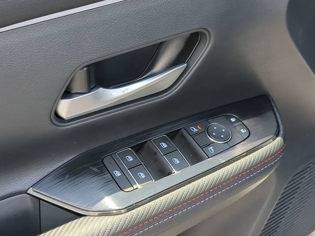 Certified 2025 Nissan Kicks SR FWD image 13