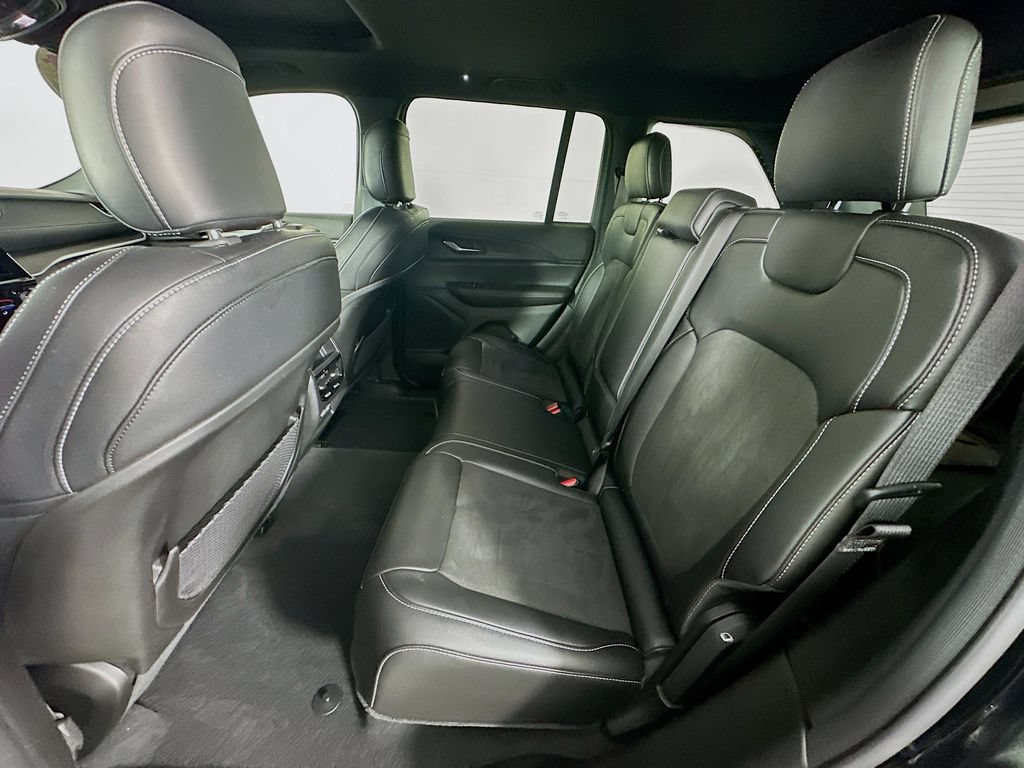 Certified 2024 Jeep Grand Cherokee Altitude AWD/4WD image 36