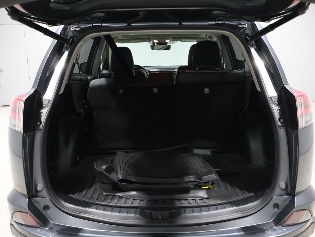 Used 2018 Toyota RAV4 Limited w/ Advanced Technology Package image 5