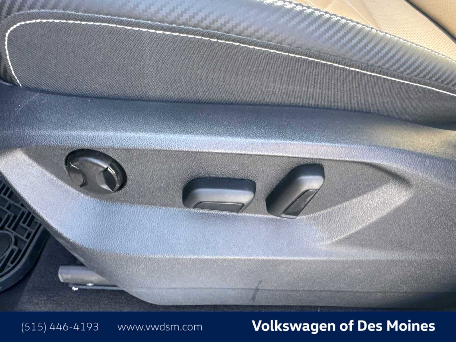 Used 2025 Volkswagen Atlas Cross Sport SE image 25