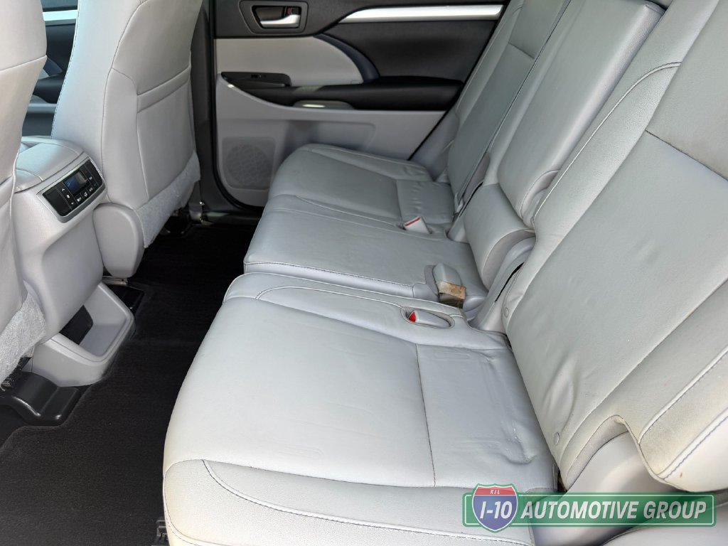 Used 2016 Toyota Highlander XLE AWD/4WD image 32