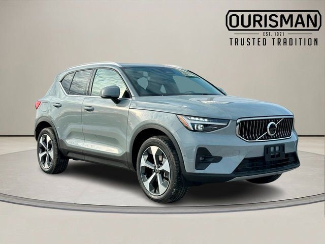 New 2025 Volvo XC40 B5 Plus w/ Climate Package