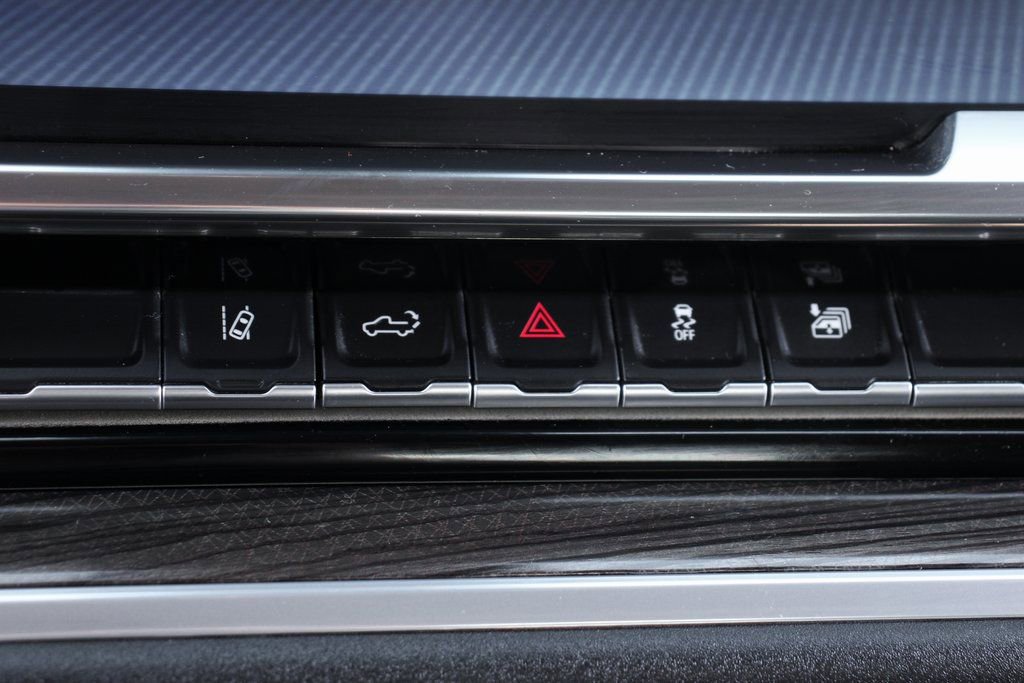 Used 2025 Chevrolet Silverado 2500 LT w/ Convenience Package image 29