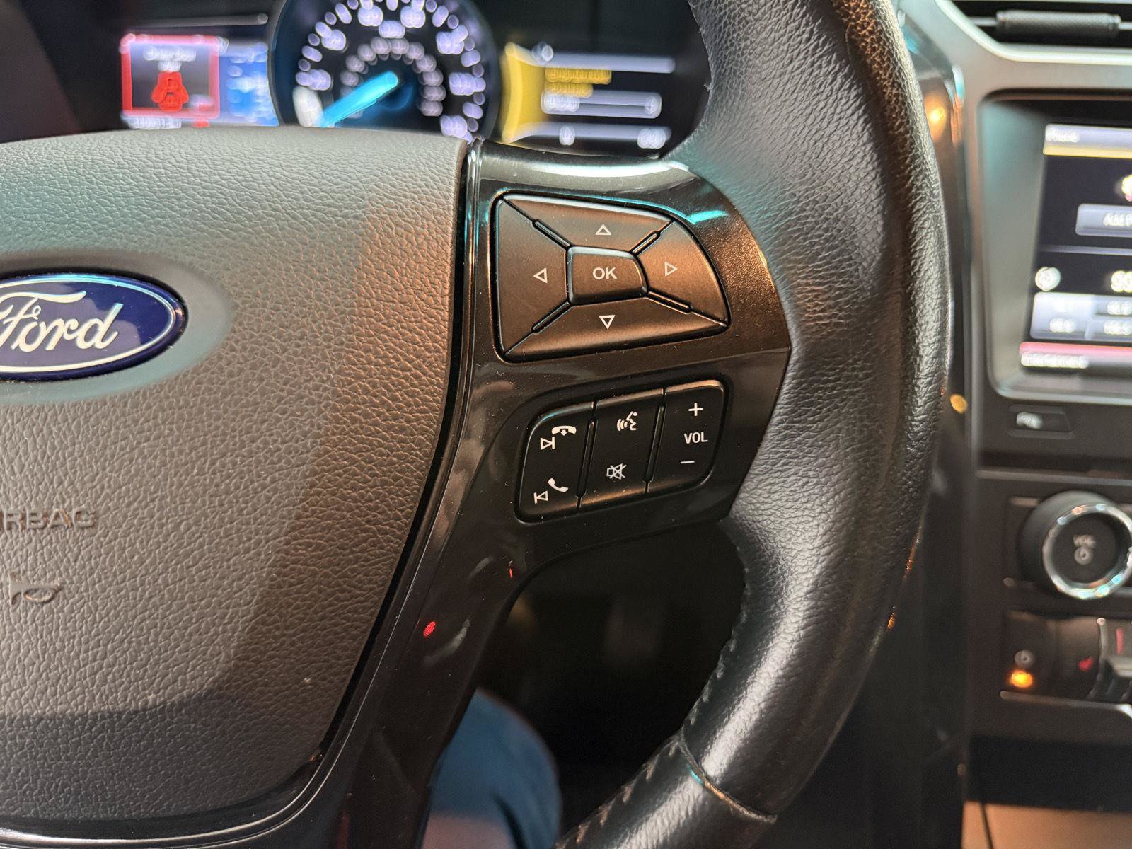 Used 2016 Ford Explorer XLT w/ Equipment Group 202A AWD/4WD image 14