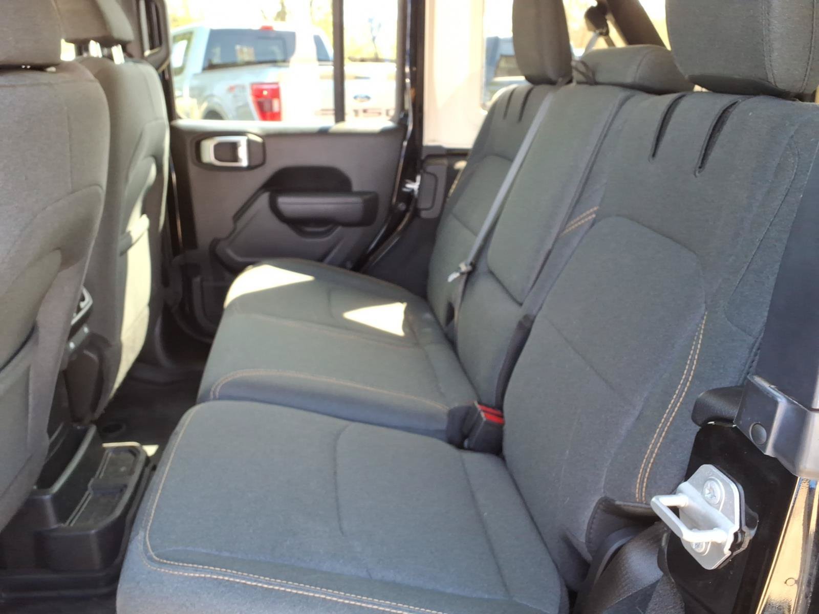Used 2024 Jeep Wrangler Unlimited w/ Convenience Group AWD/4WD image 8