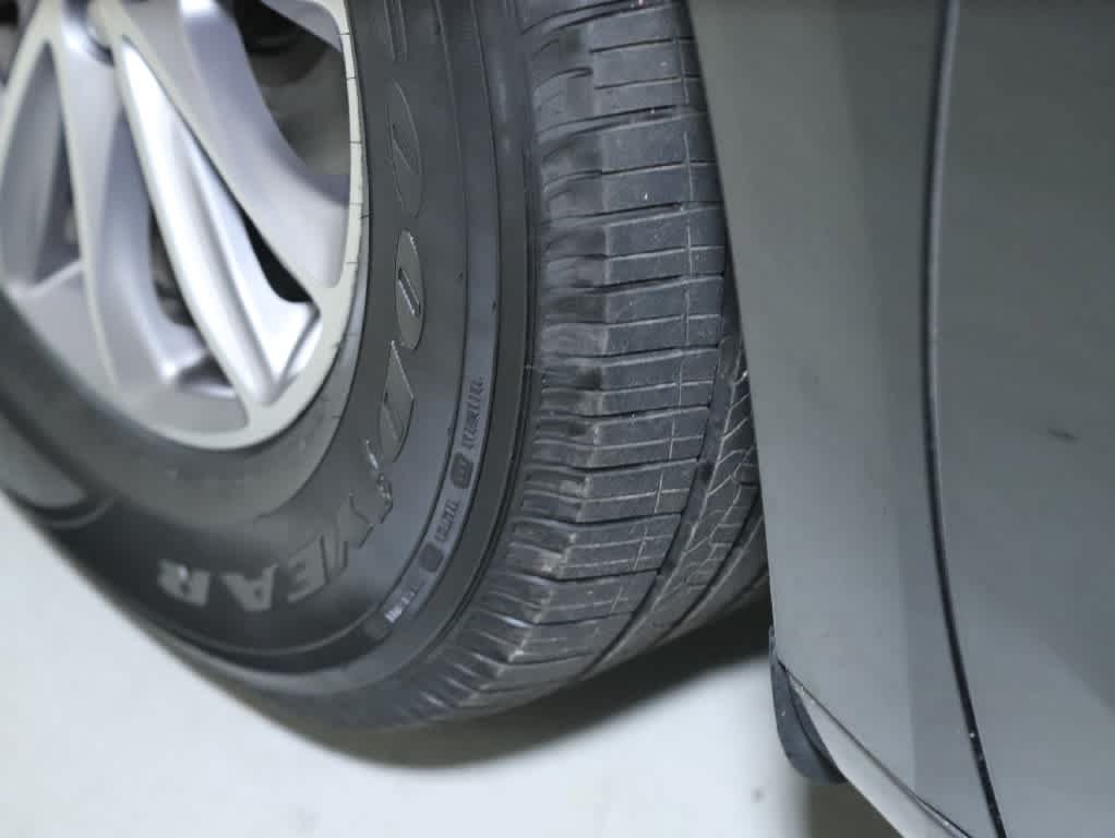 Used 2024 Buick Enclave Essence FWD image 43