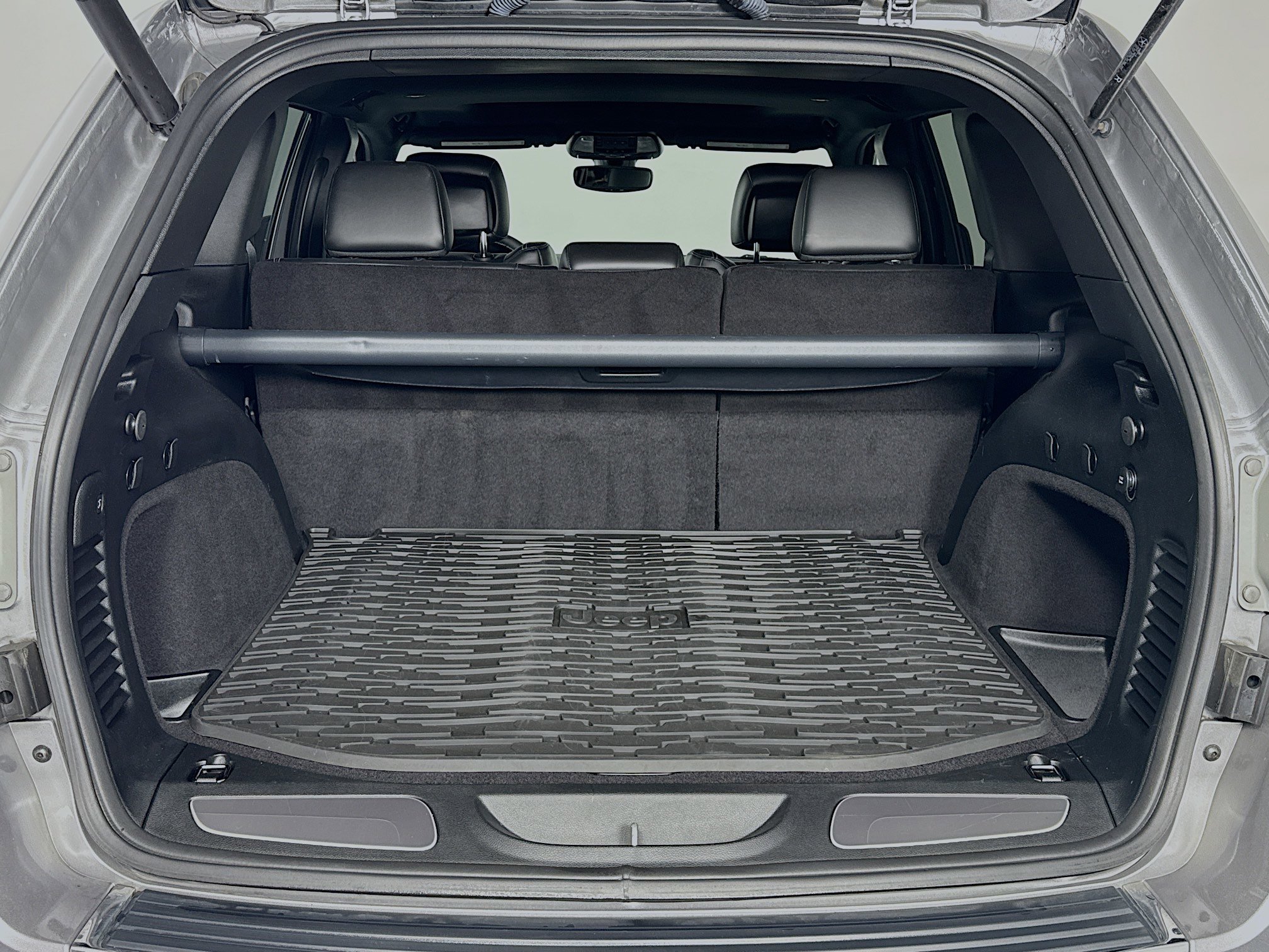 Used 2017 Jeep Grand Cherokee Limited AWD/4WD image 27