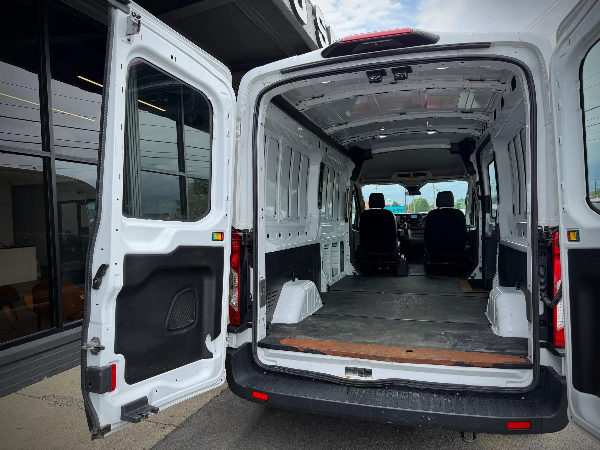 Used 2020 Ford Transit 250 Medium Roof AWD w/ Load Area Protection Package image 20