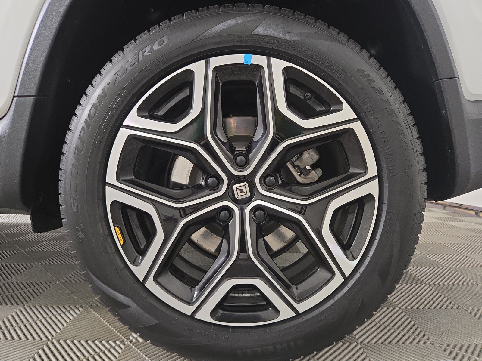 Used 2024 Rivian R1T Adventure AWD/4WD image 10