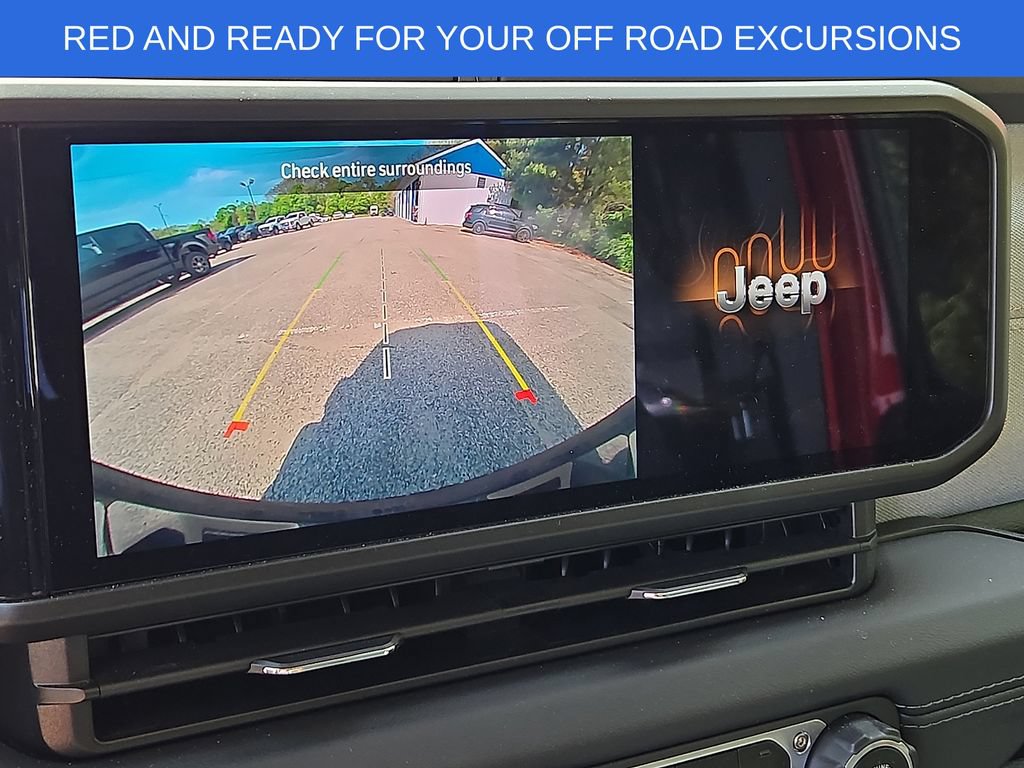Used 2025 Jeep Wrangler Unlimited Sahara AWD/4WD image 17