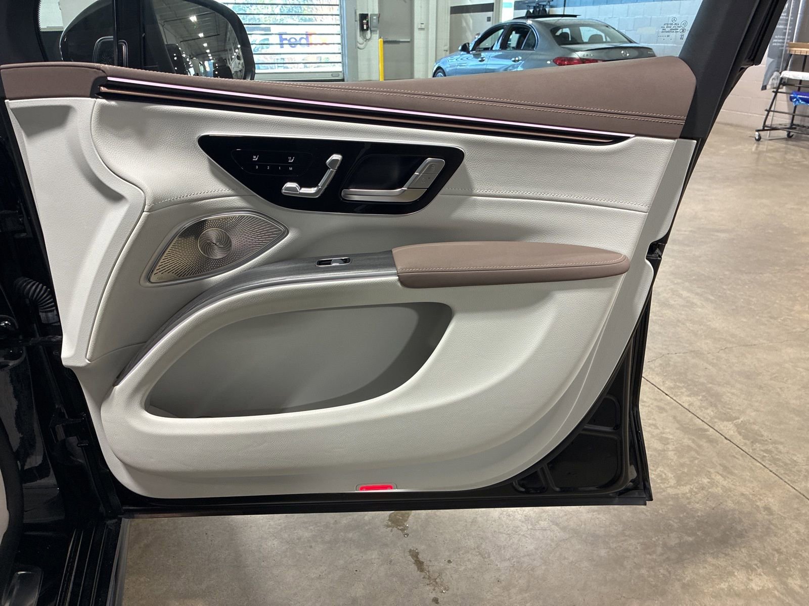 Used 2023 Mercedes-Benz EQS 580 4MATIC SUV image 28