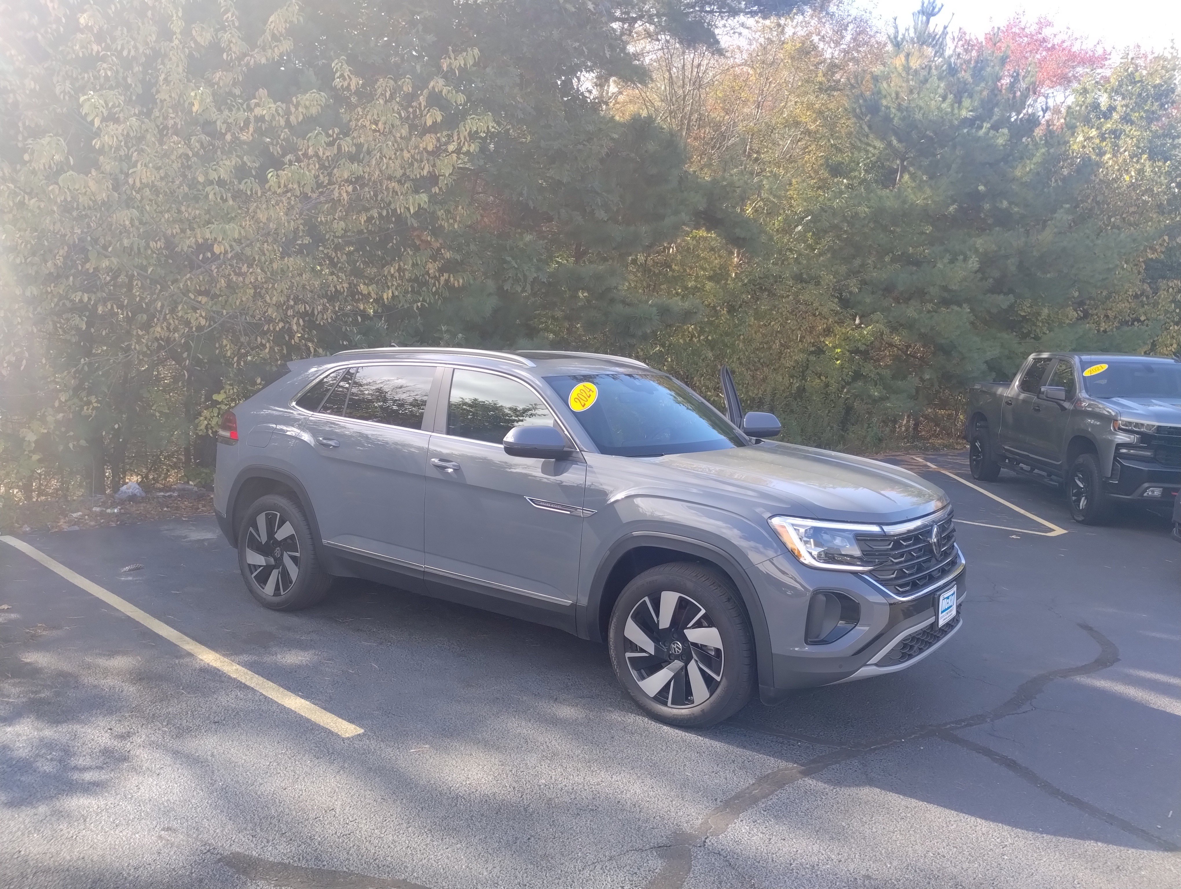 Used 2024 Volkswagen Atlas Cross Sport SEL image 1