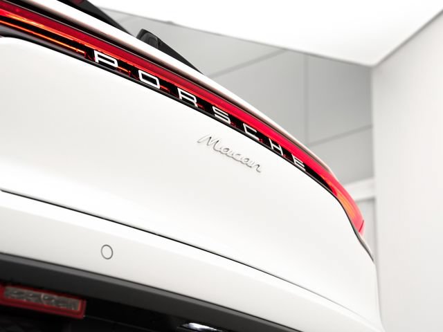 Certified 2026 Porsche Macan AWD/4WD image 31