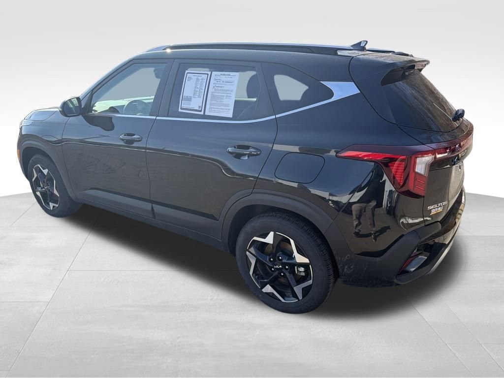Used 2025 Kia Seltos EX w/ EX Sunroof Package image 7