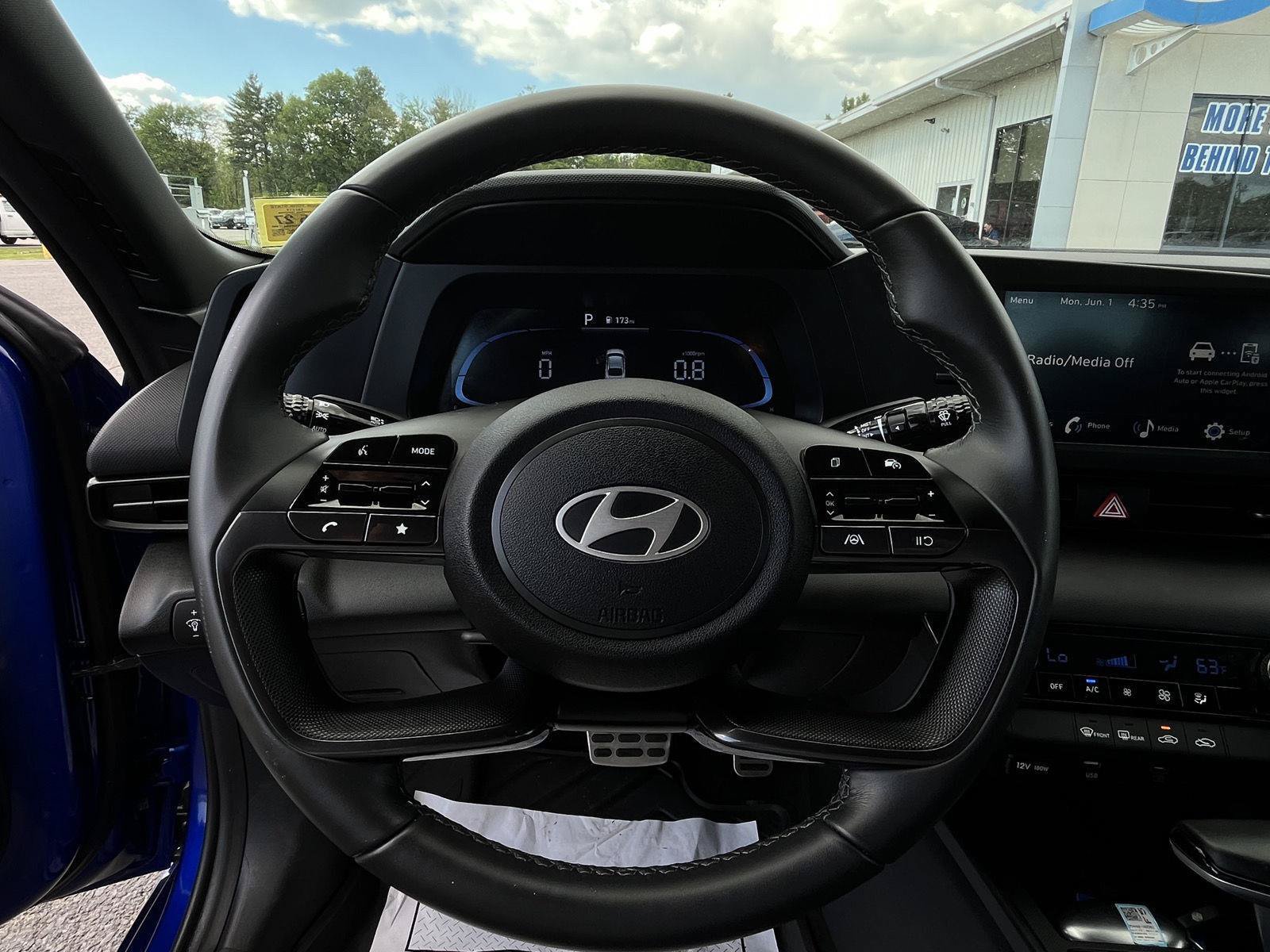 Used 2025 Hyundai Elantra Sport FWD image 16