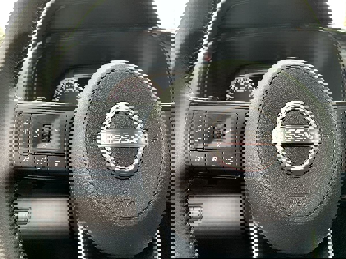 Used 2024 Nissan Pathfinder SV image 18