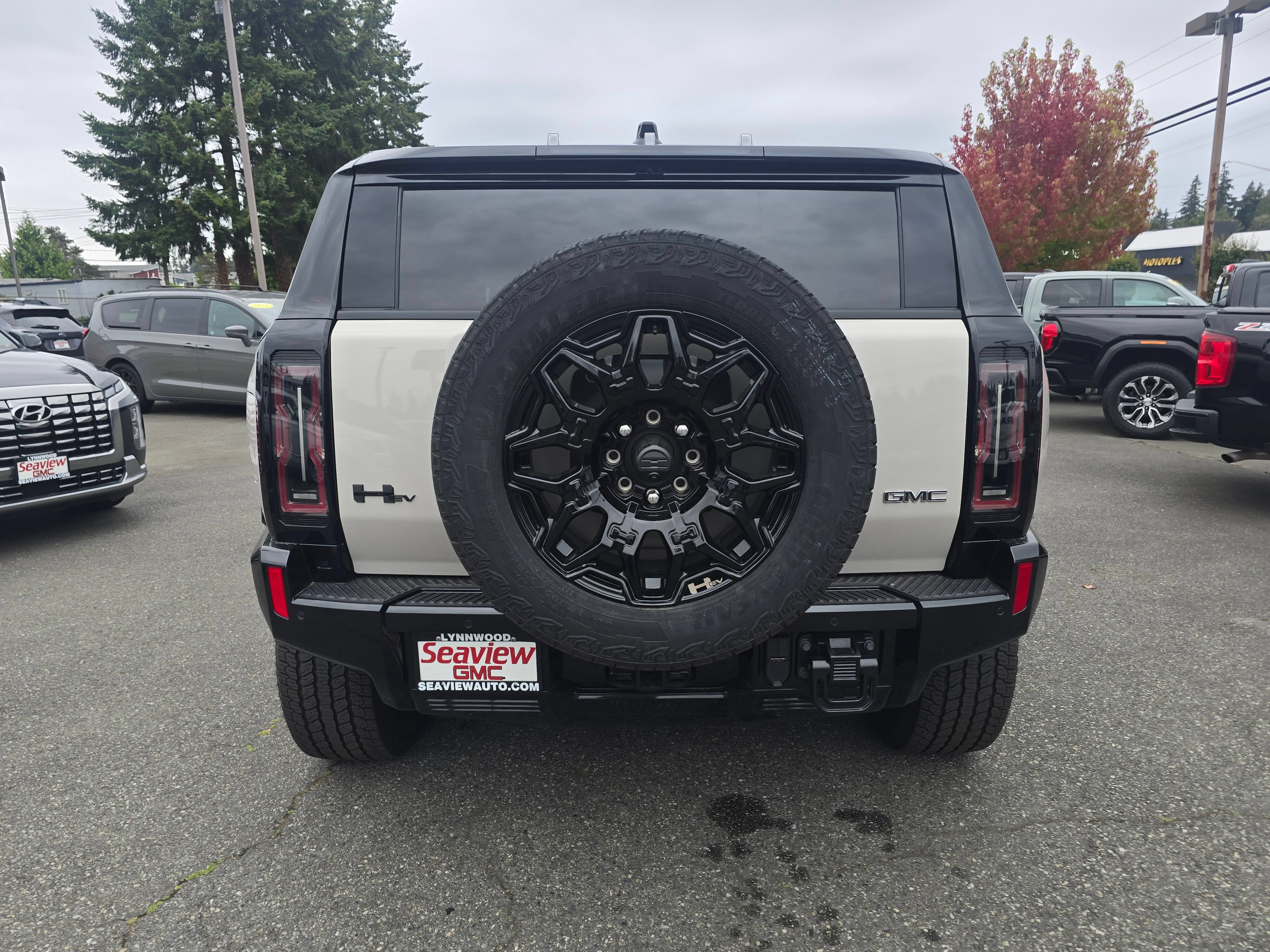 New 2026 GMC Hummer EV SUV w/ LPO, Dark Essentials Package AWD/4WD image 6
