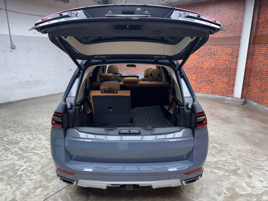 Certified 2025 BMW X7 xDrive40i w/ Executive Package image 27
