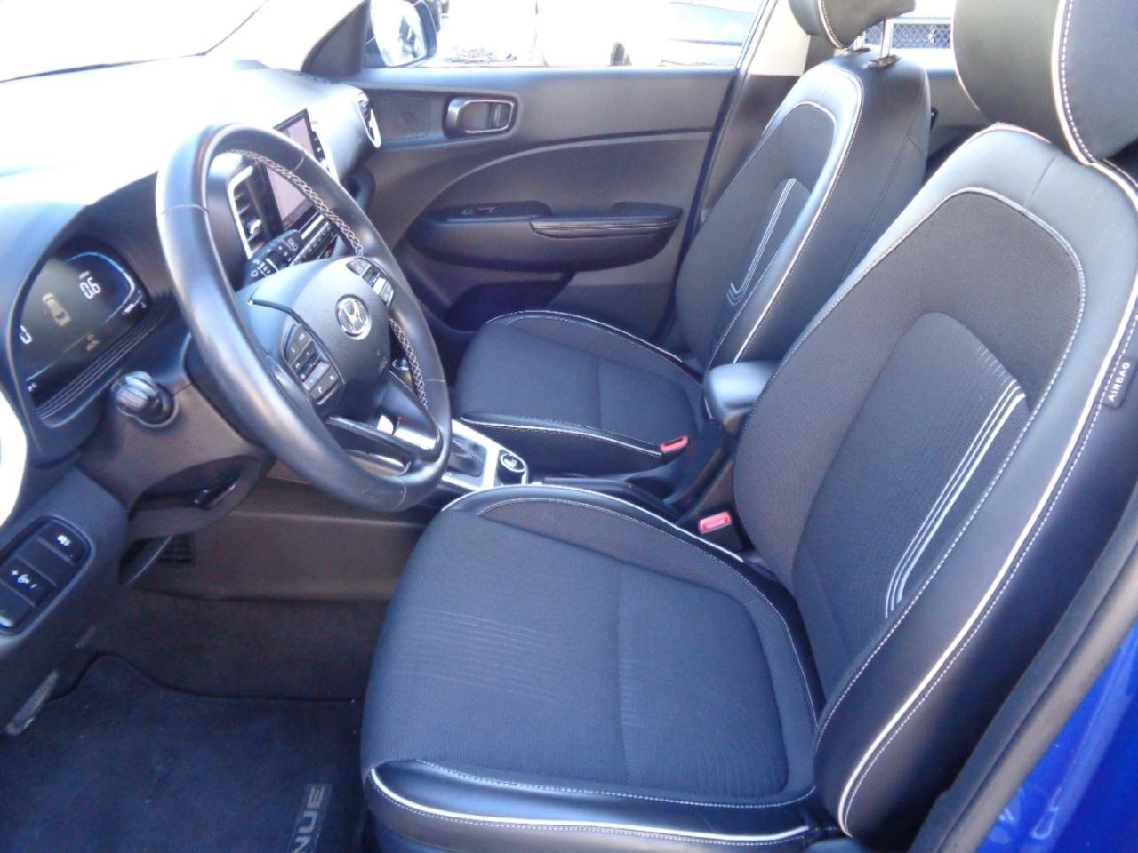 Used 2023 Hyundai Venue Limited image 21