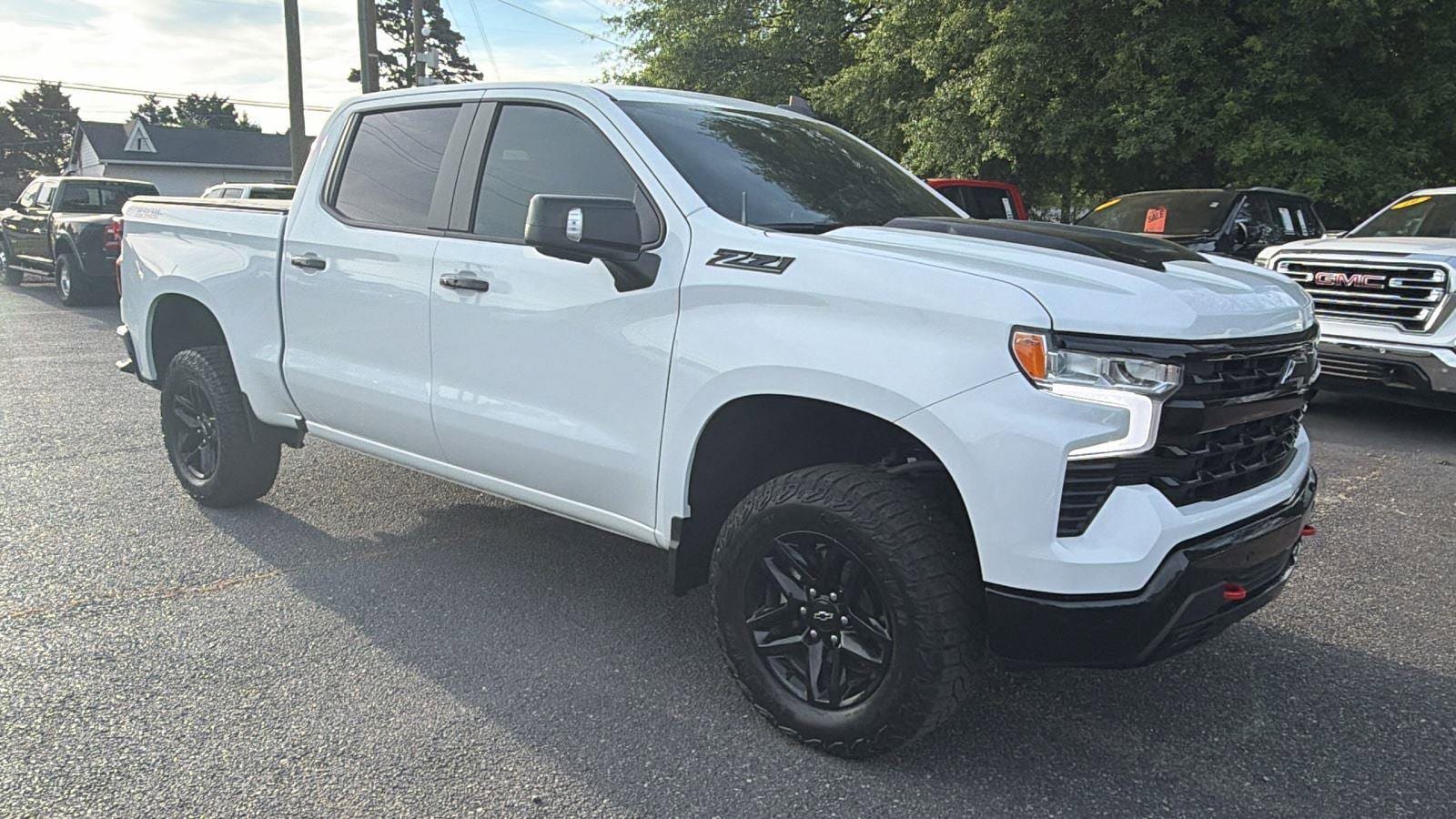 Used 2024 Chevrolet Silverado 1500 LT Trail Boss w/ Convenience Package II AWD/4WD image 3