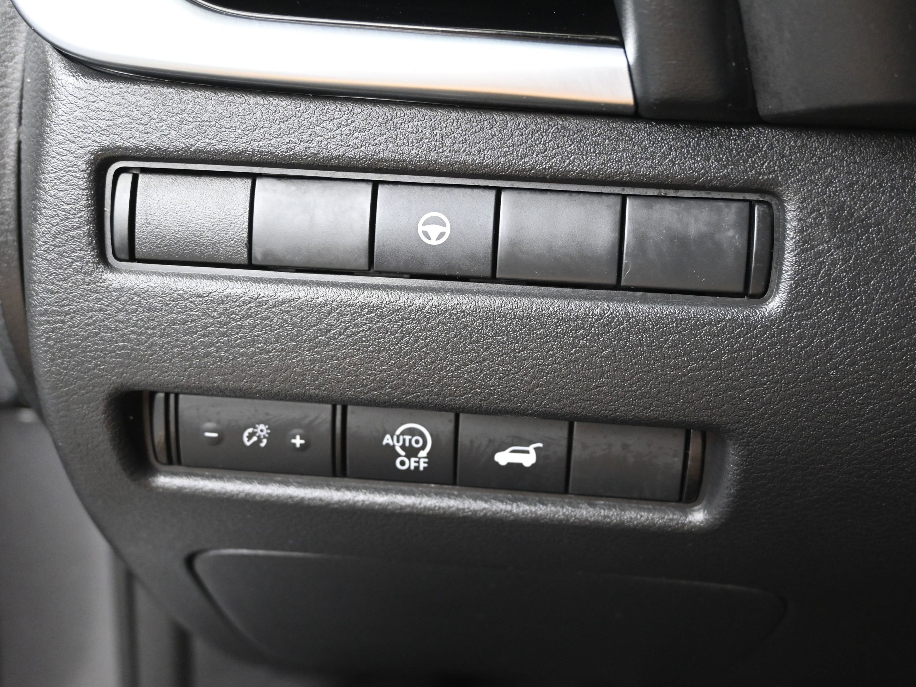 Used 2024 Nissan Rogue SL image 12