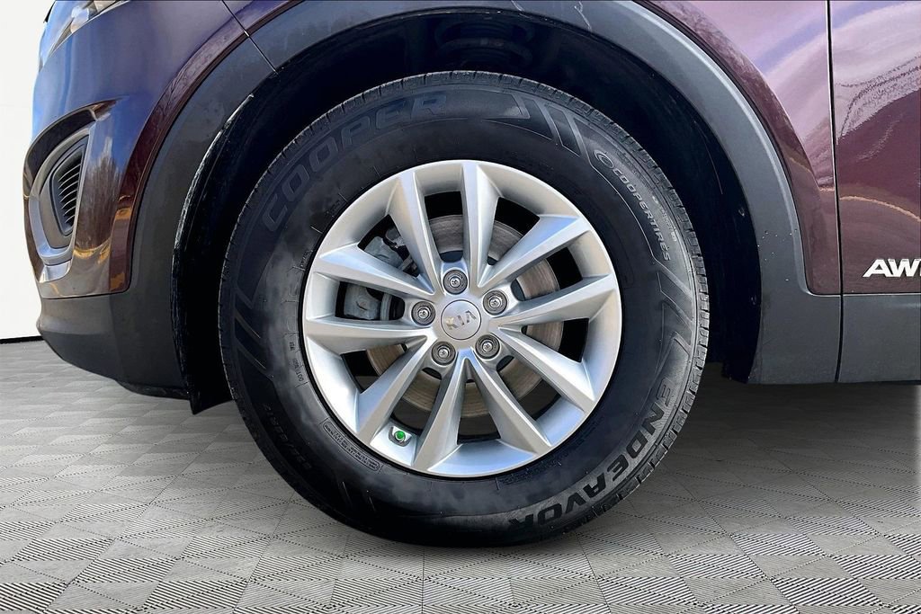 Used 2016 Kia Sorento LX w/ LX Convenience Package image 9