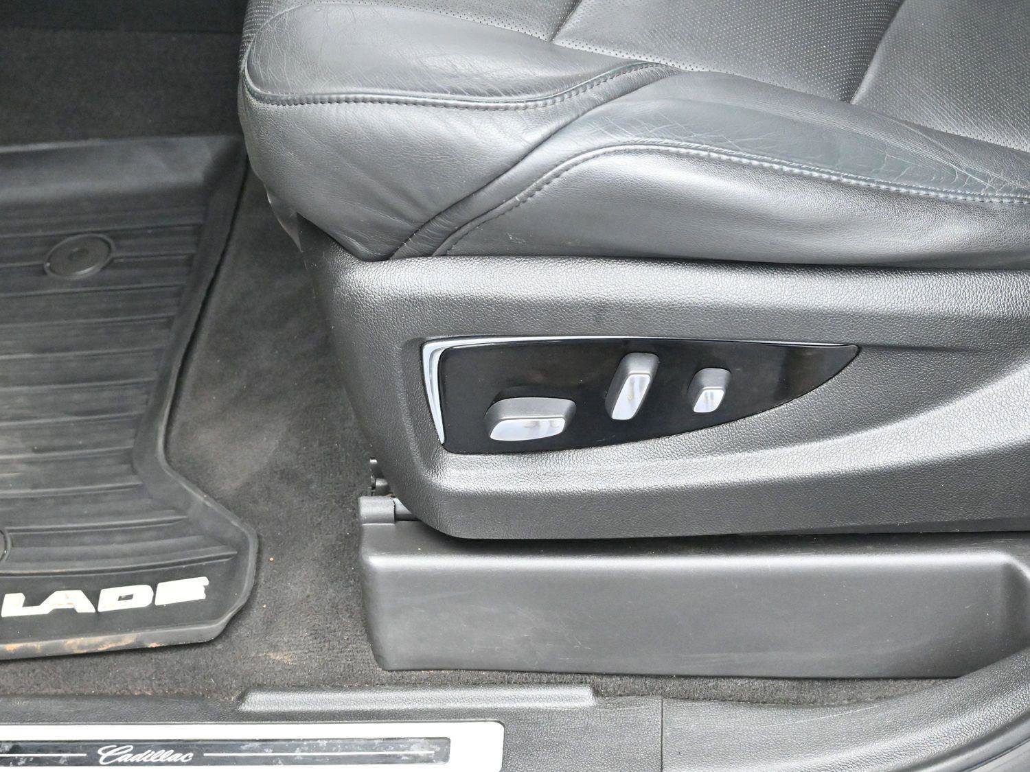 Used 2017 Cadillac Escalade ESV Luxury image 17